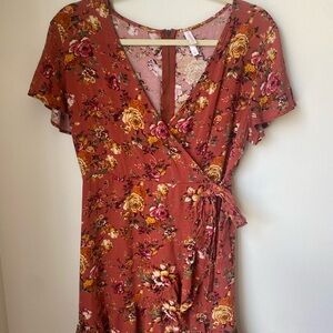 Xhilaration Short Sleeve Side Tie Bow V Neck Tapered Floral Above the Knee Dress